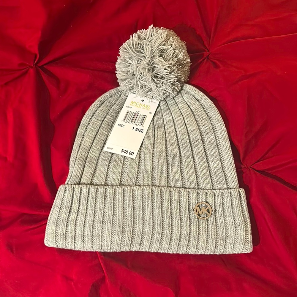 Brand New Michael Kors Grey Beanie for Fall/ Winter! 🍁🤍
